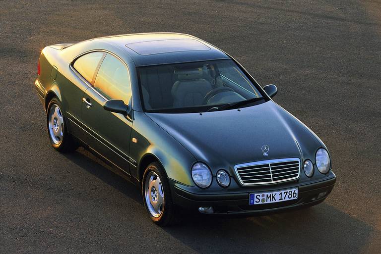 Mercedes-Benz-CLK-208-Hero