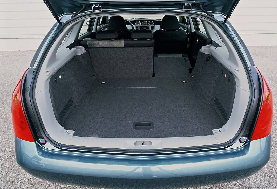 nissan-primera-trunk