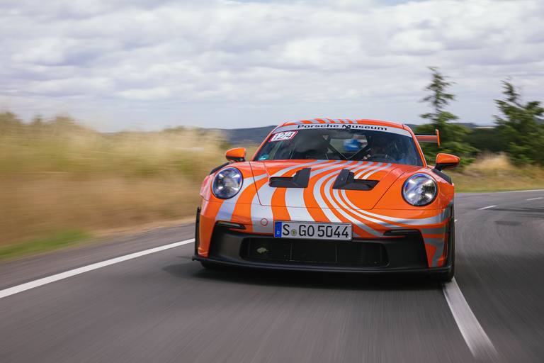  Anreise auf eigener Achse: Längere Anfahrtswege zur Rennstrecke sind für den GT3 RS und seine Insassen kein Problem.