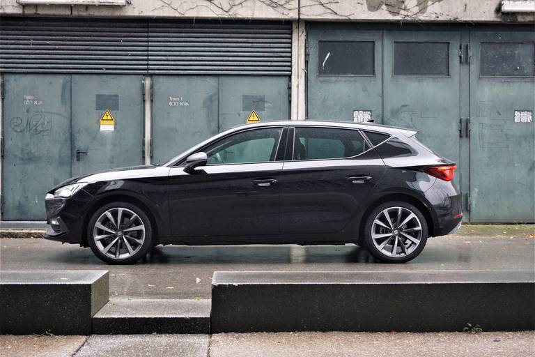 Seat Leon FR e-Hybrid 2020 Profile