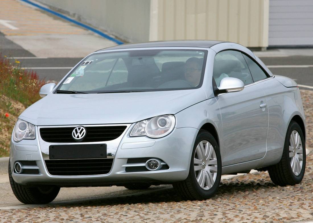 vw-eos-white-front