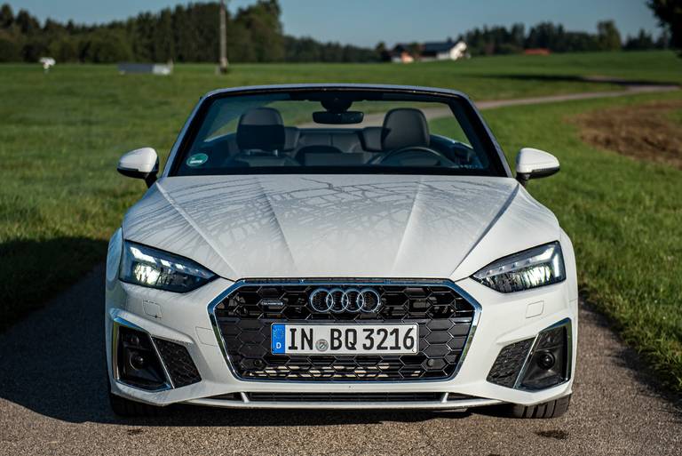  Optisch frisch wie eh und je: Kleine Facelifts haben das Audi A5 Cabriolet seit 2016 kaum altern lassen. Die letzte Überarbeitung fand 2020 statt.