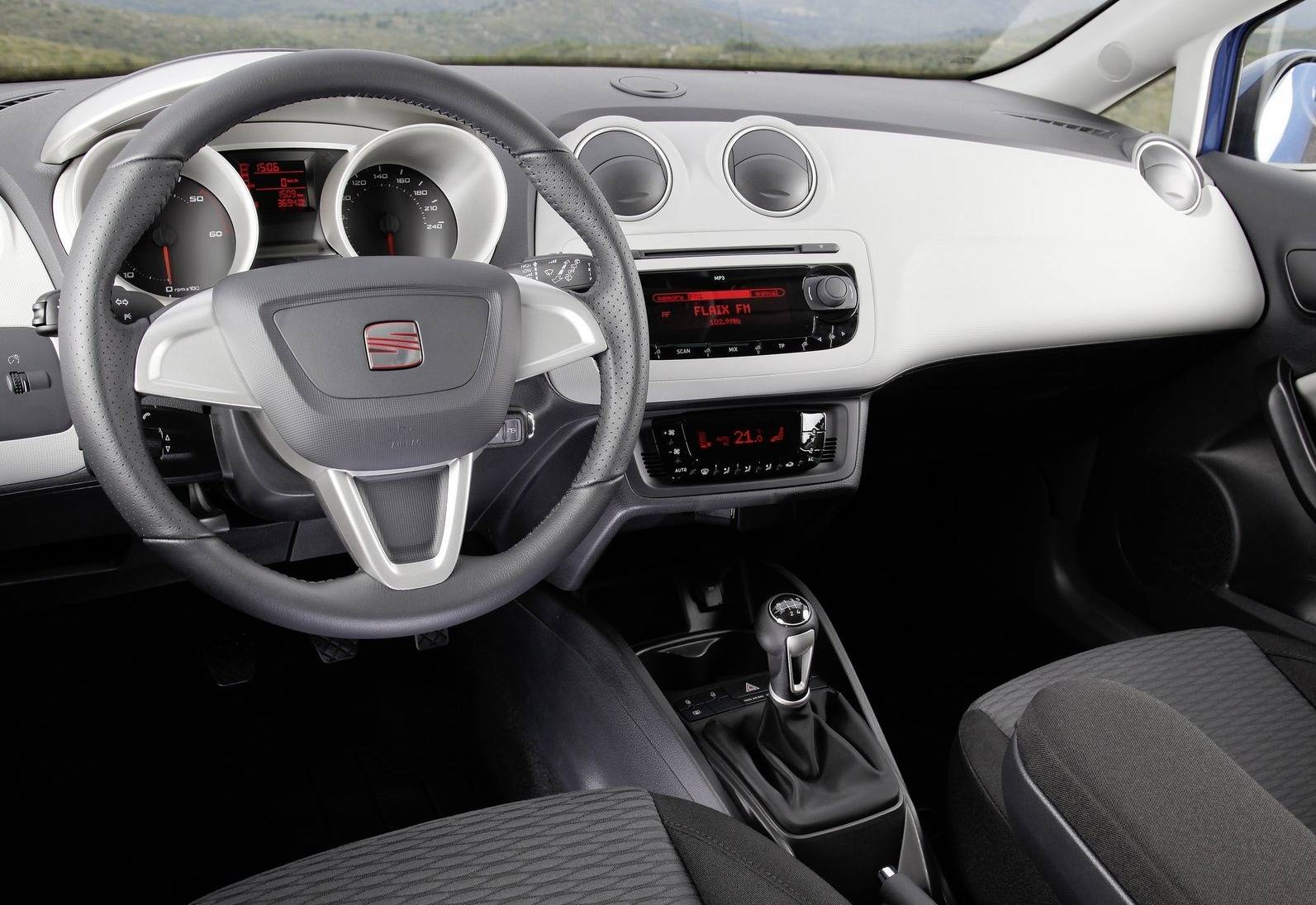 seat-ibiza-st-interior