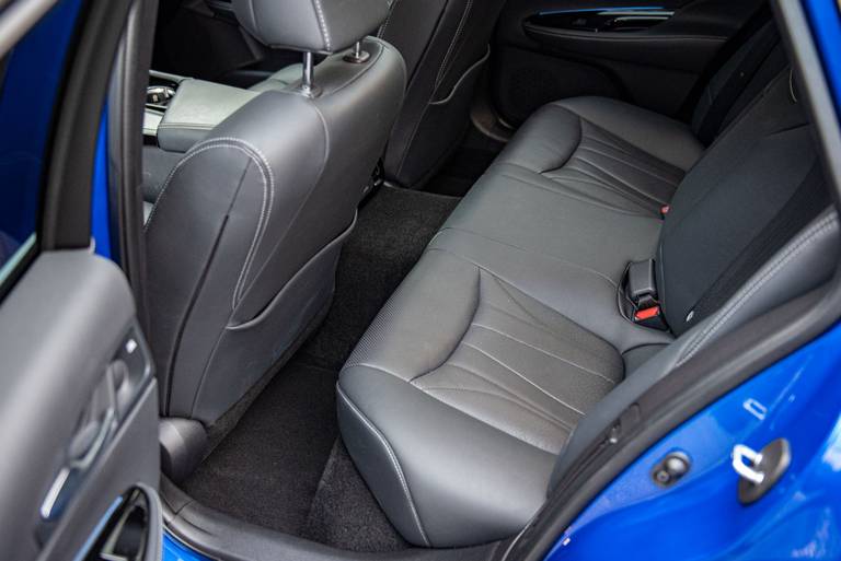 Toyota-Mirai-II-Rearseats