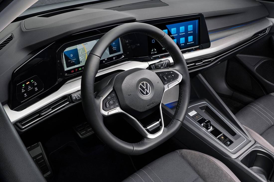 VW-Golf-8-Alltrack-2022-Interieur