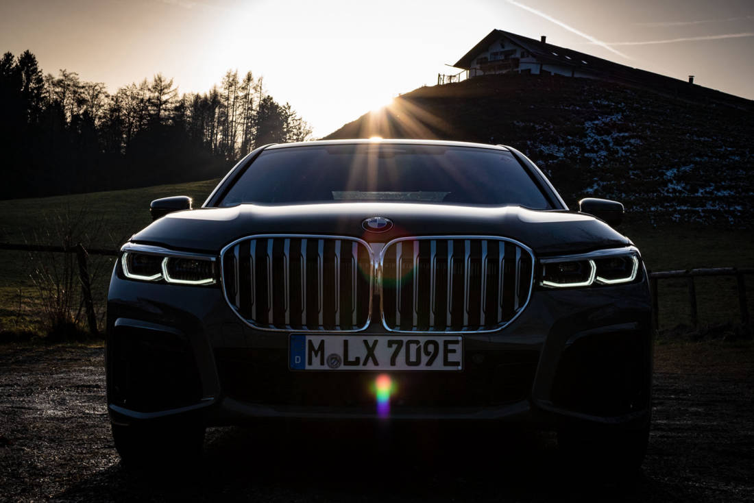 BMW-745e-Front2