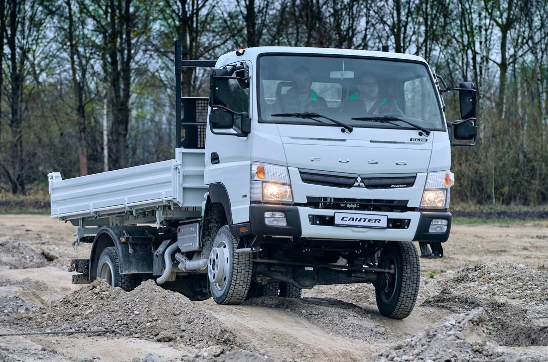 EcHAHoua2a0BaKJHYboO1-6d5a8440c9eac395281e90f965ef45f8-mitsubishi-canter-overview-1100