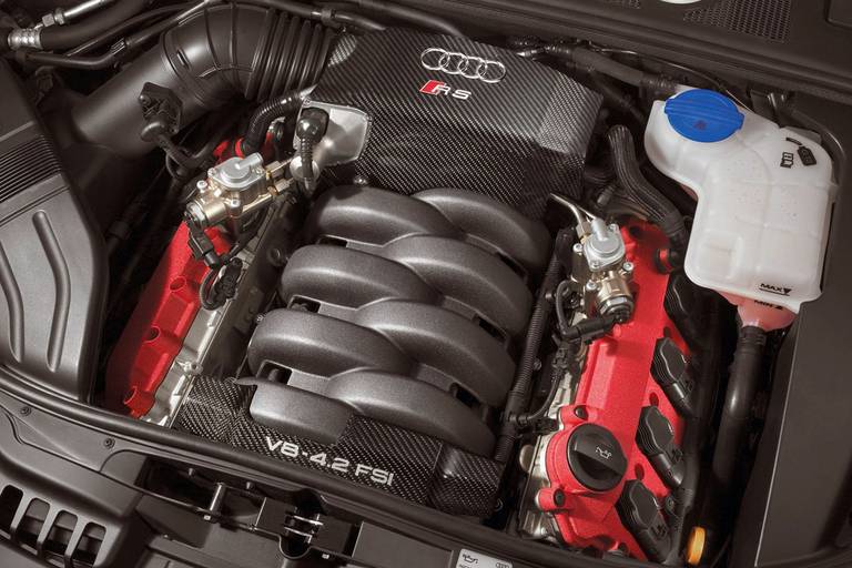 Audi-RS4-engine