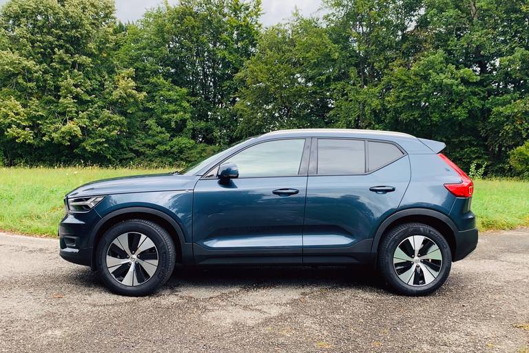 Volvo-XC40-T2-Side