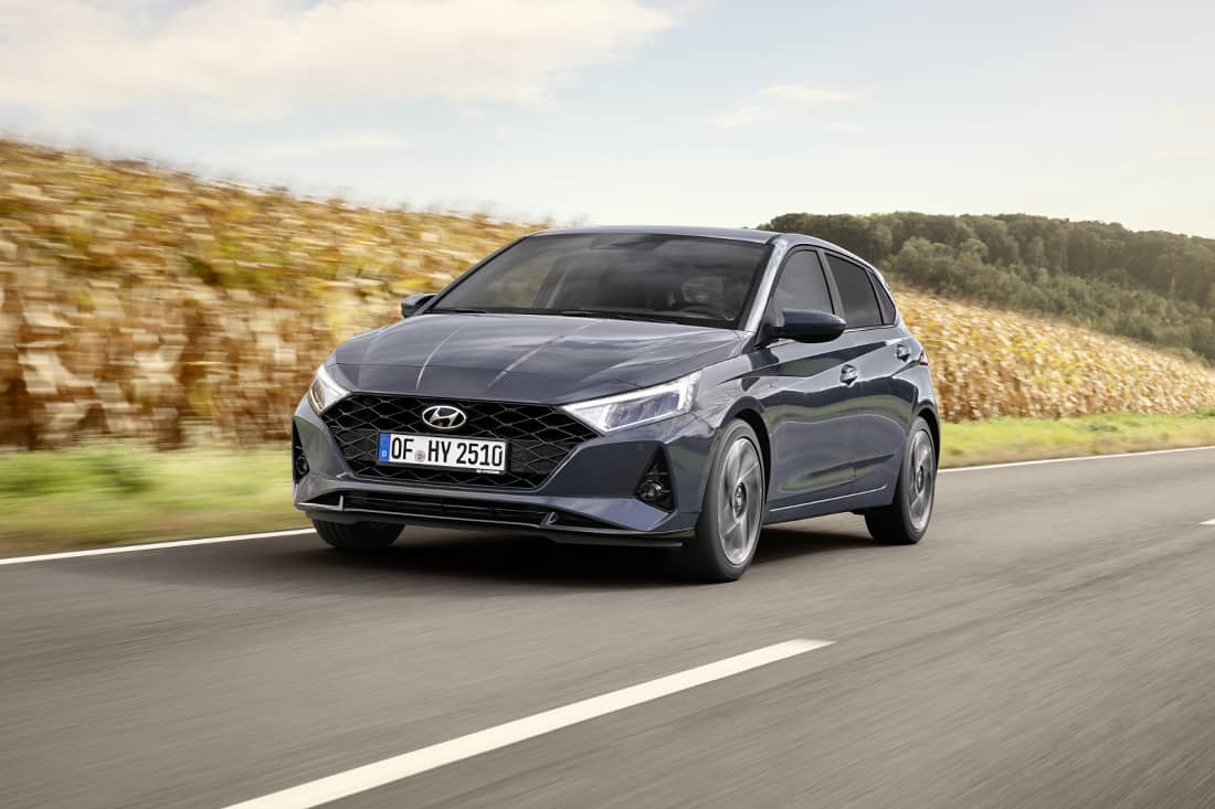  Der Hyundai i20 startet 2008 als klassischer Kleinwagen und gewinnt ab 2014 durch Dynamikdesign und eine Crossversion an Lifestyle.