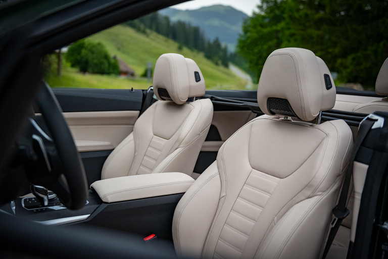 BMW-M440i-xDrive-Cabrio-Seats