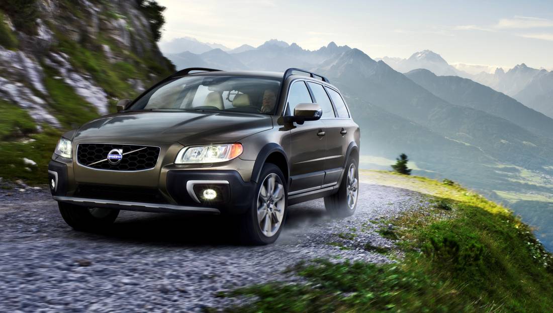 volvo-xc70-front