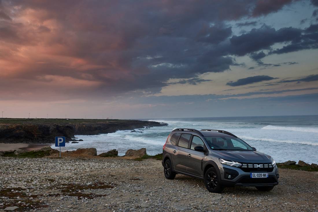 Dacia Jogger Hybrid (2023) statisch, vooraanzicht