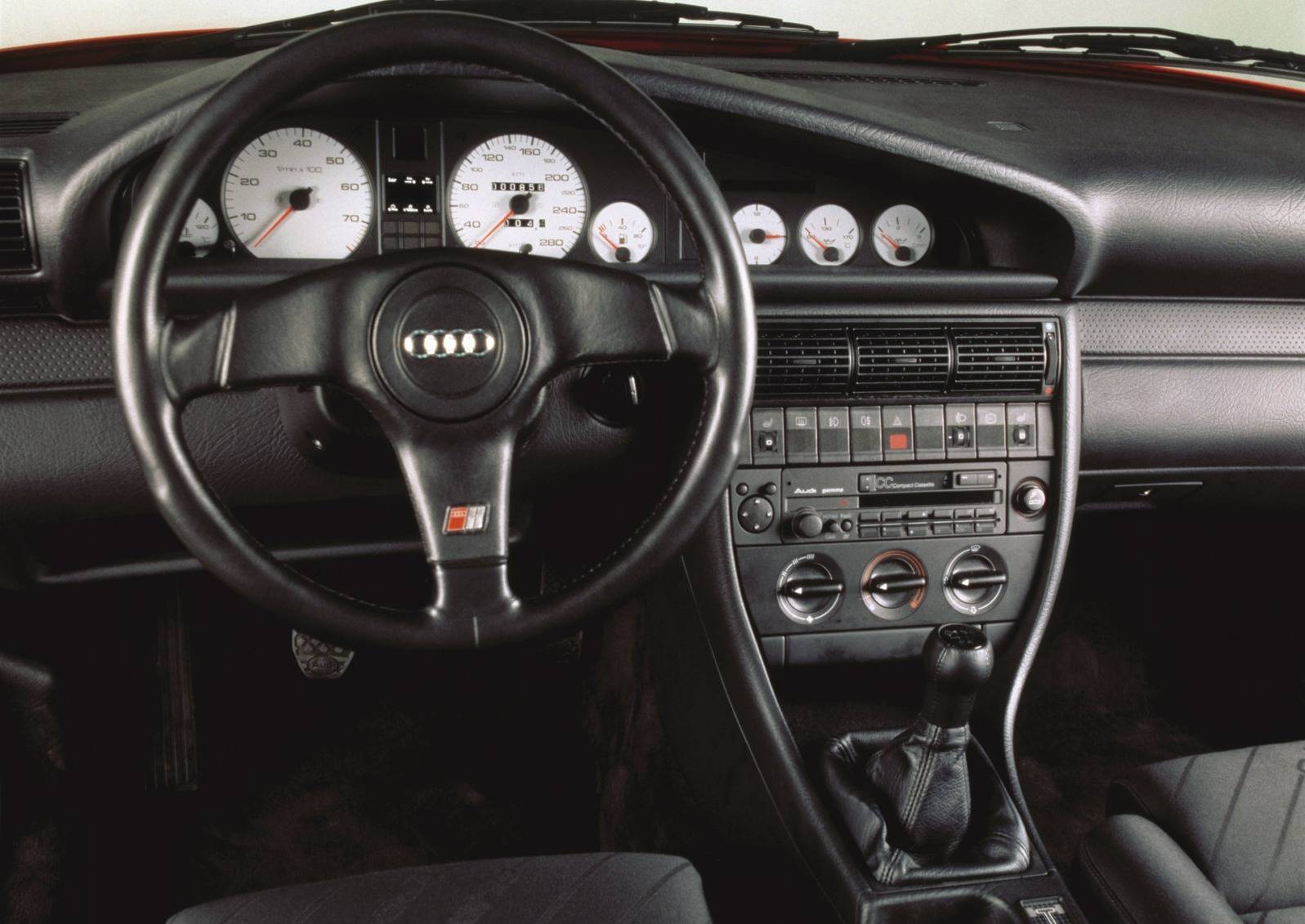 audi-100-c4-interieur