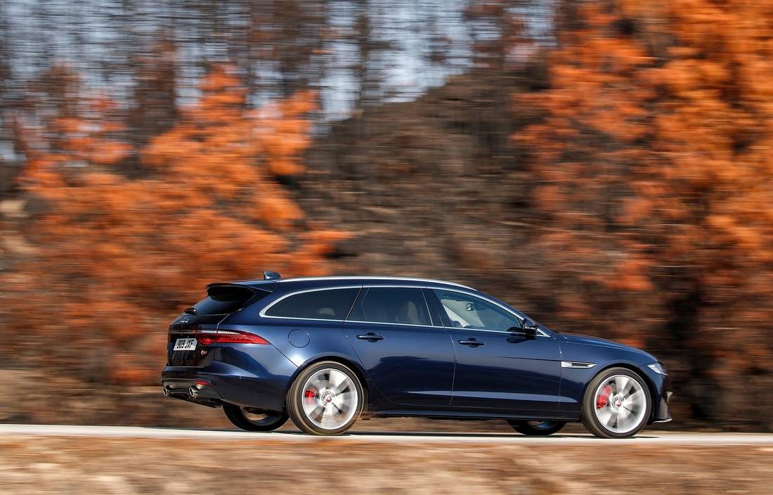 jaguar-xf-sportbrake-blue-side