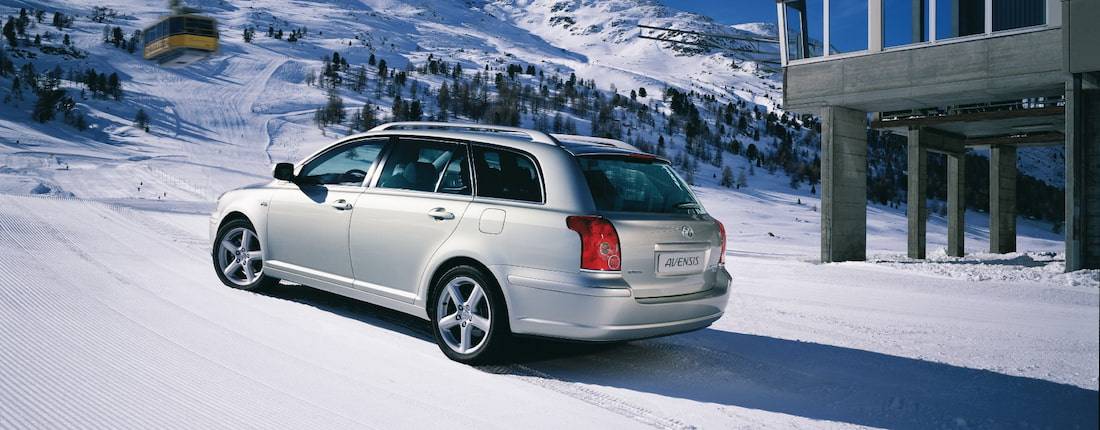toyota-avensis-t25-l-02