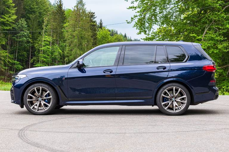 BMW-X7-M50i-xDrive-2020-Side