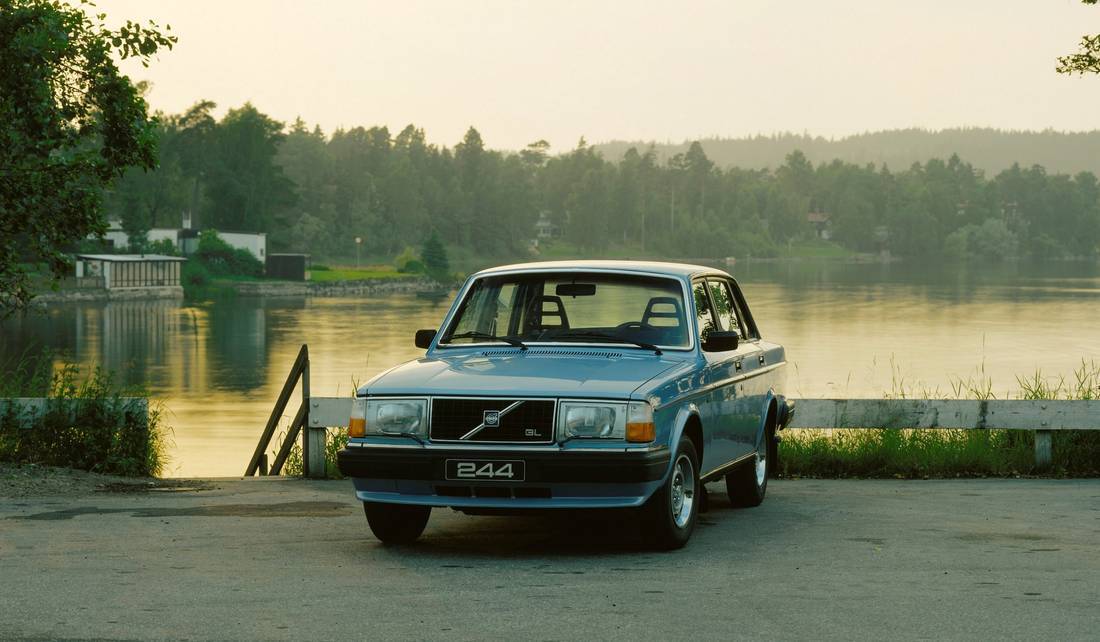 7hBeoEAhdRe2oYKHoa5iRx-9a9e0b73c0e63a47072940596cd92b1c-volvo-244-front-1100.jpeg