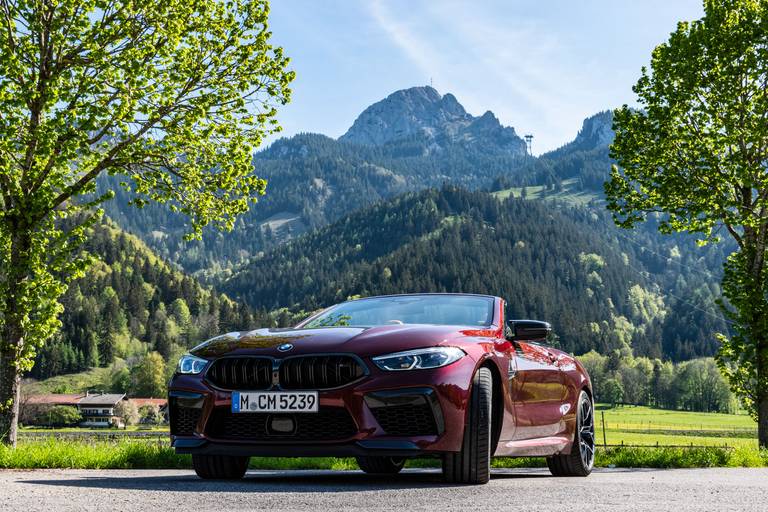 BMW-M8-Competition-Cabrio-Front-Mountain