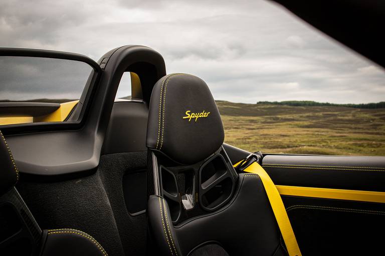 Porsche-718-Spyder-Seats