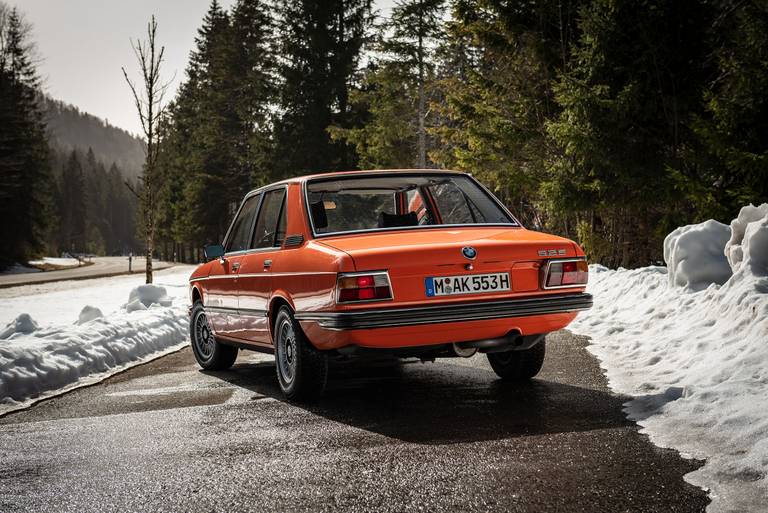BMW-525-E12-Inka-Rear-End