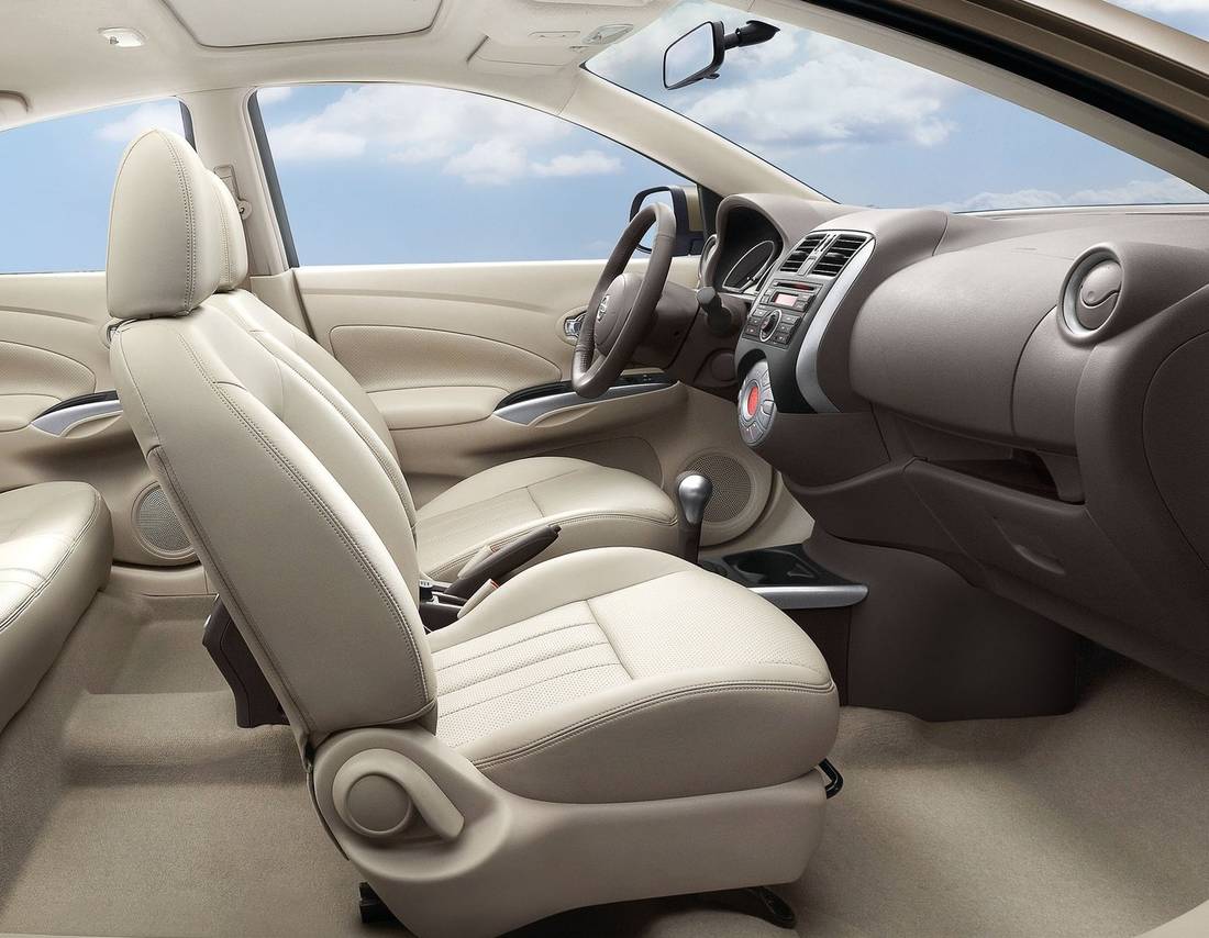 nissan-sunny-interior