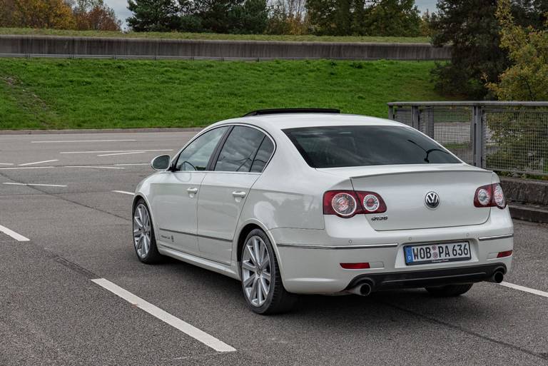 VW-Passat-R36-Rear-Side