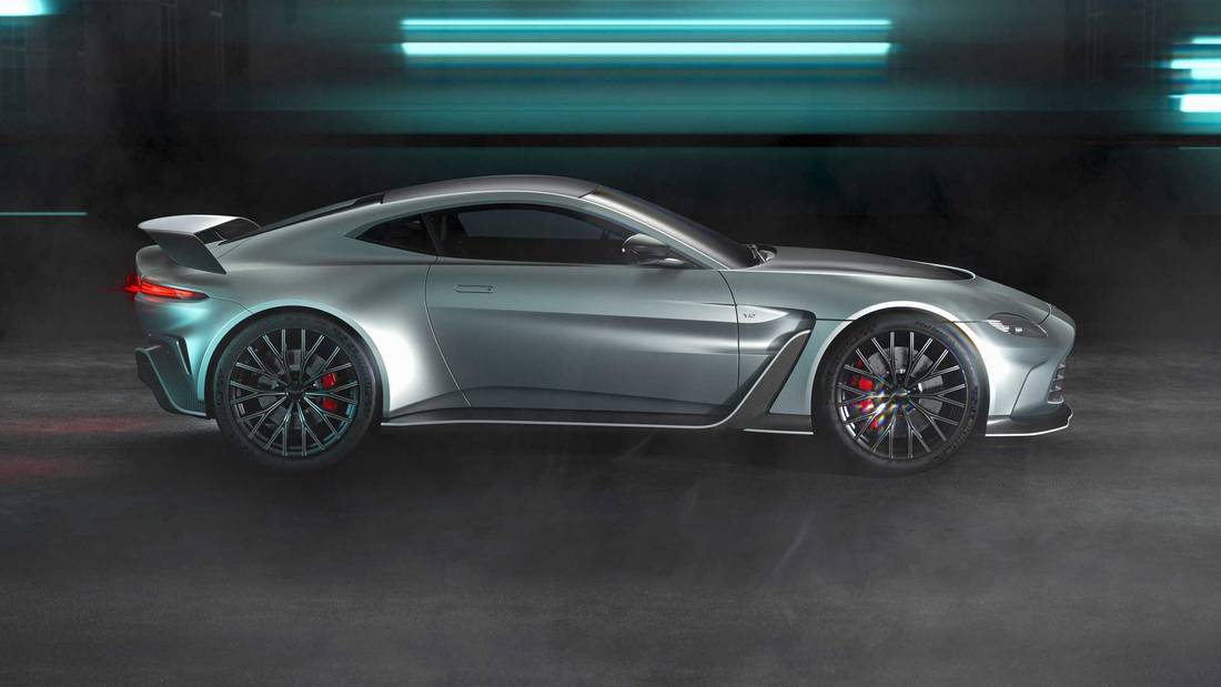 2022 Aston Martin V12 Vantage Hero