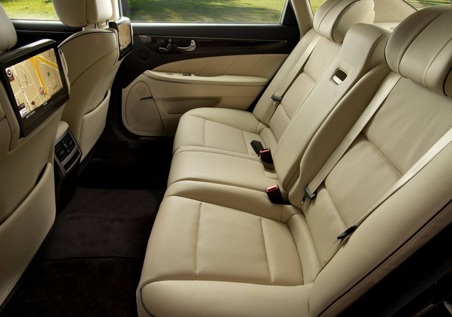 hyundai-equus-seats