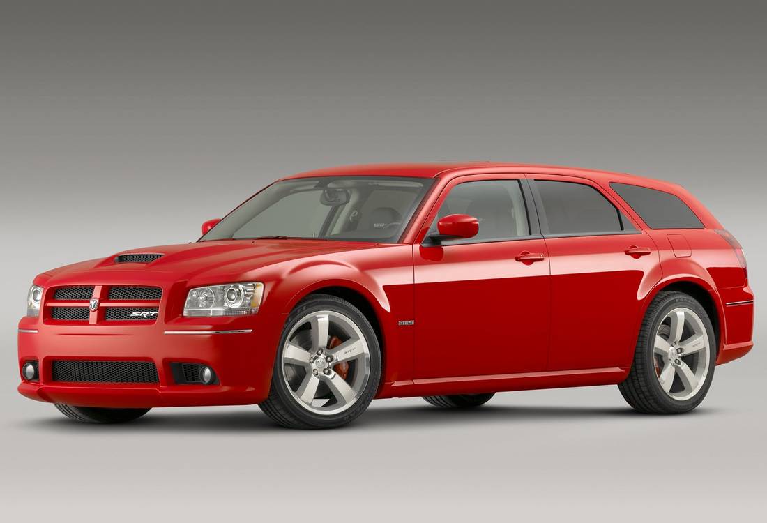 dodge-magnum-srt8-front