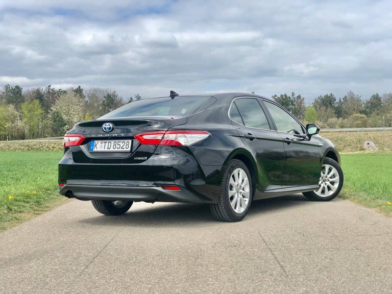 Toyota Camry Hybrid 2020 Heck links