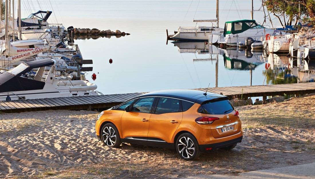 6bKSBJwI0mvQzrM80OcPD6-d1b4703d28f065a10256dee14ac66e16-renault-scenic-side-1100