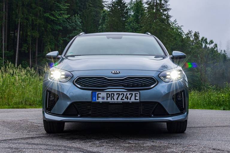 Kia-Ceed-Sportswagon-PHEV-Front