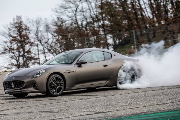  Trotz Allradantrieb können die Reifen des Maserati schnell mit den maximal 1.350 Nm überfordert sein. Dann zumindest, wenn die Traktionskontrolle ausgeschaltet wird.