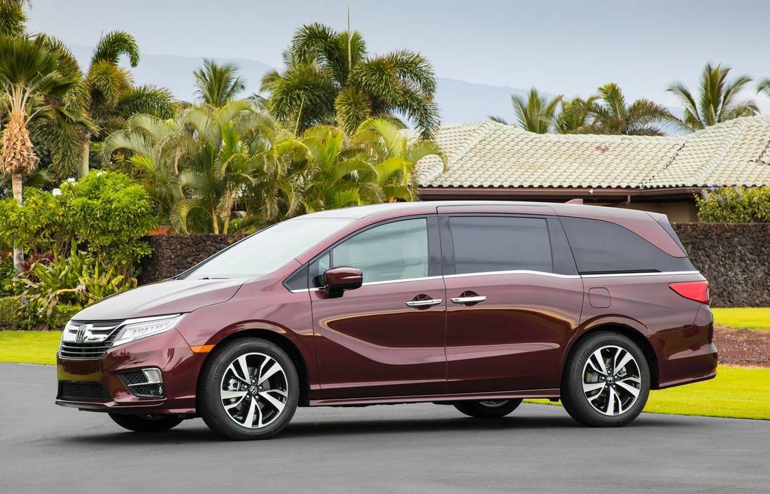 honda-odyssey-red-side