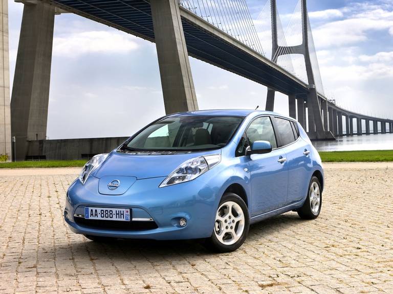  Nissan Leaf