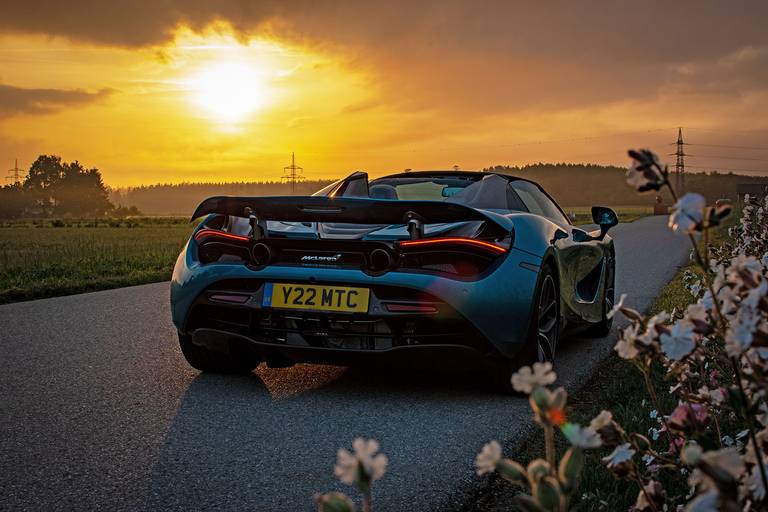 McLaren-720S-Spider-Back-Sun