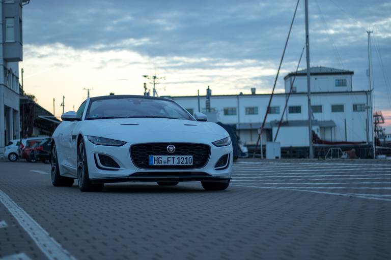 Jaguar F-Type P450 AWD-7