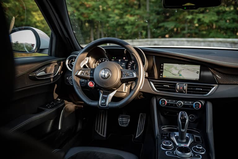 Alfa-Romeo-Giulia-QF-MY21-Cockpit