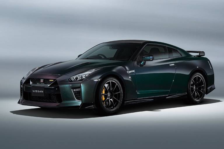 Nissan-GT-R-2022-Front