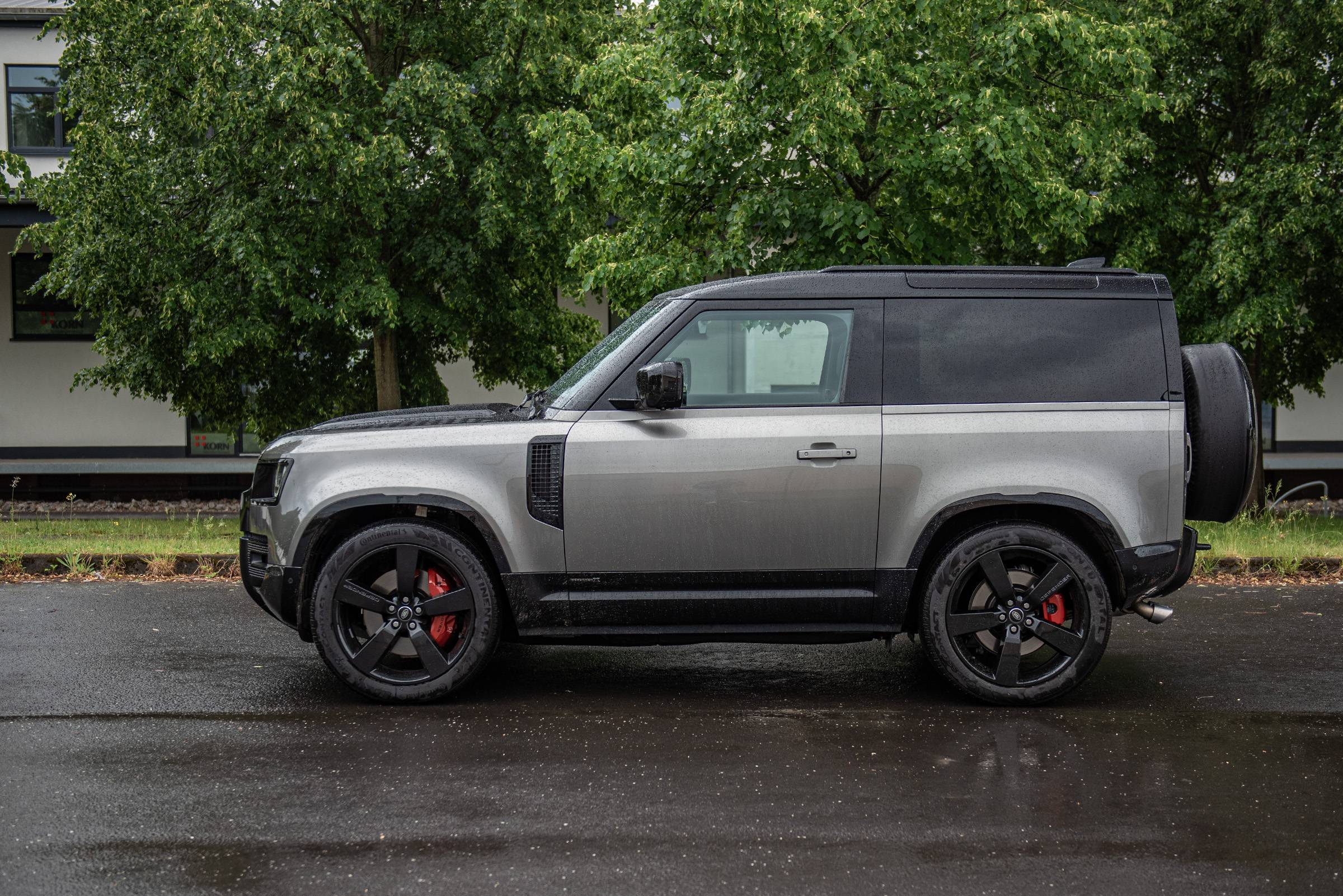 Land Rover Defender P425 V8 - Seitenansicht
