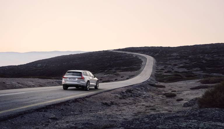 Volvo V60 Cross Country 02