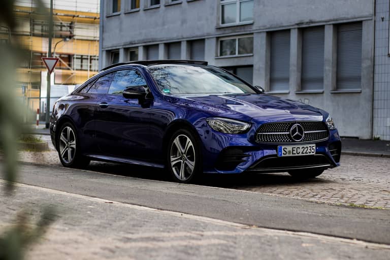 Mercedes-Benz E 400d 4Matic Coupé Front Side 1