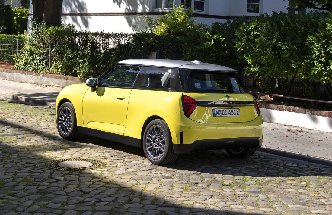 mini-cooper-e-gelb