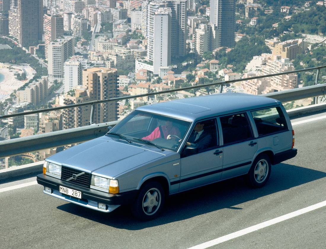 SZXPuXombXe46YXdYdUXS-1e2198aa94d99bcdab1e6ba32ccddef7-volvo-745-front-1100