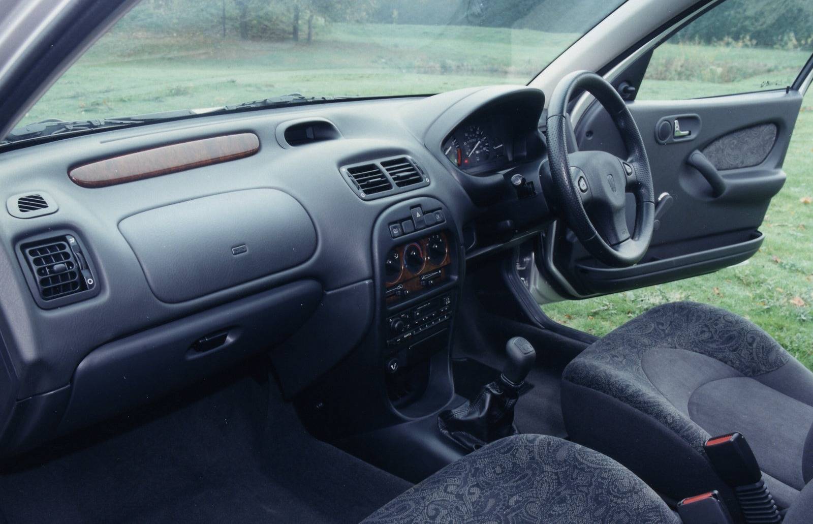 rover-200-interior