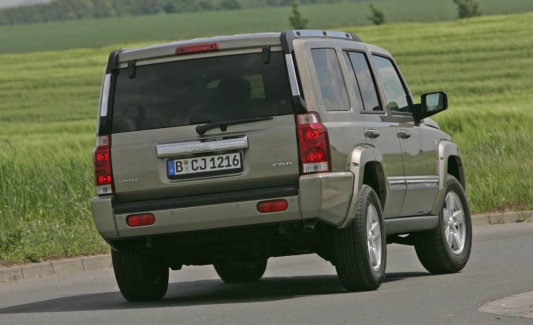 1nzTHNJSSs0ZNHskkD0wQI-2ae91f16f2b46590d39cafa12f706fc2-jeep-commander-back-1100