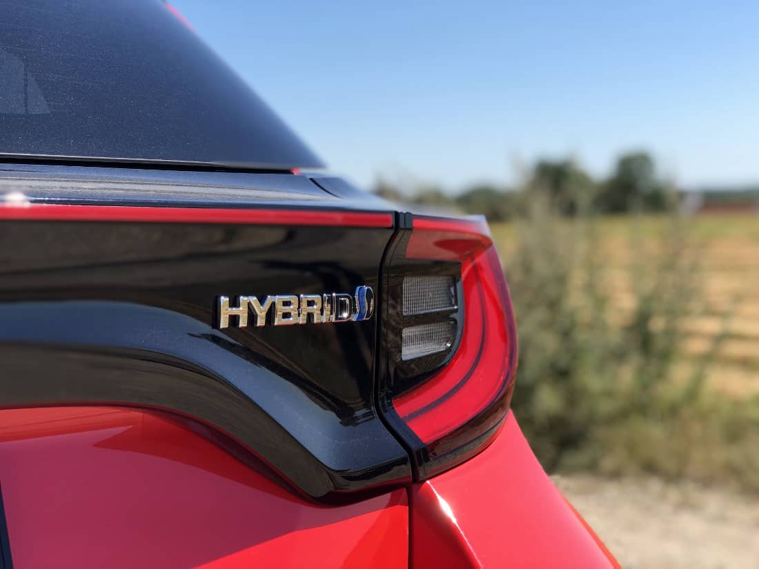Toyota Yaris Hybrid 2020 Schriftzug