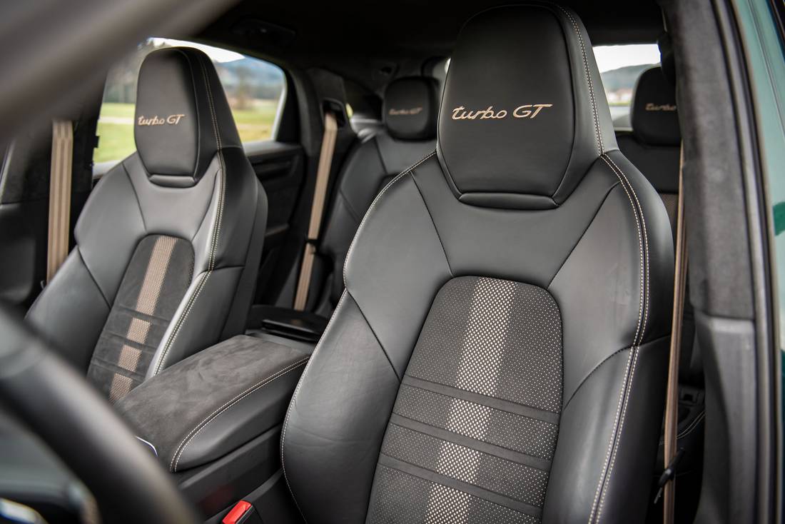 Porsche-Cayenne-Turbo-GT-Seats
