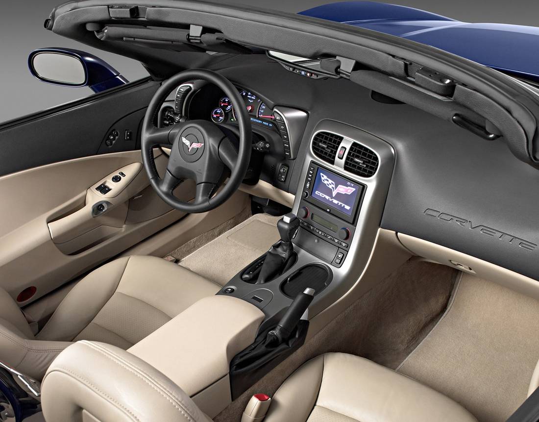 chevrolet-corvette-c6-interior